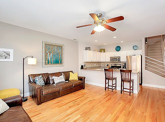 4th image of 2843 N Lincoln Ave APT 202