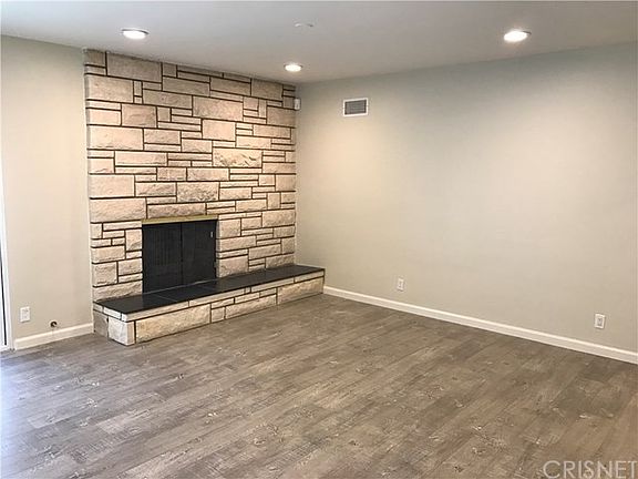 3rd image of 4425 Canoga Dr