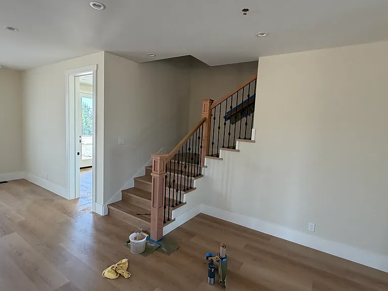 565 Seymour St — Photo 4