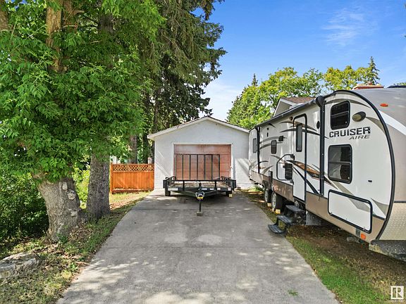 3rd image of 4916 51st Ave