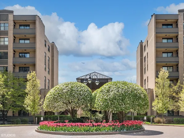 4545 W Touhy Ave APT 125, Lincolnwood, IL 60712