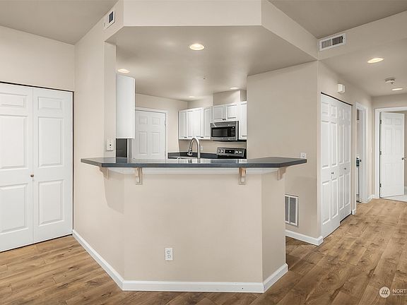 3rd image of 2126 #7-6 Newport Way NW