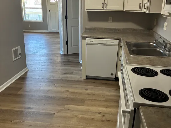 695 S Lake Shore Dr #5, Lake Geneva, WI 53147