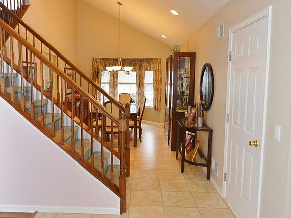 3rd image of 2846 Roseville Ct