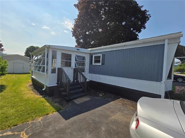 13 Dogwood St, Bath, NY 14810