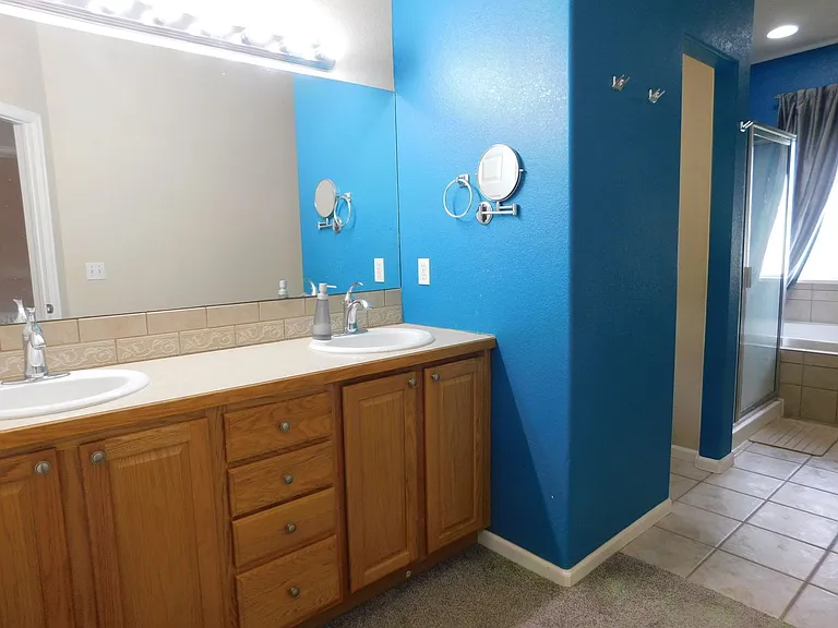 566 Garnet Dr — Photo 12