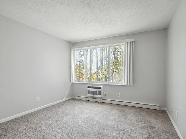 Golden Hill Apartments — Photo 14