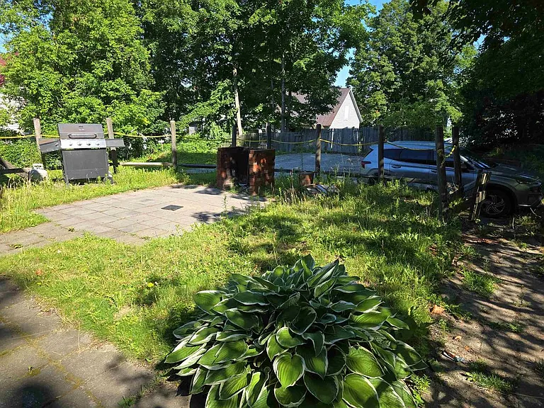 147 Laurel St — Photo 13