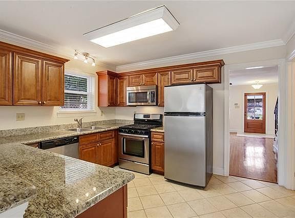 3rd image of 348 Robert St #348