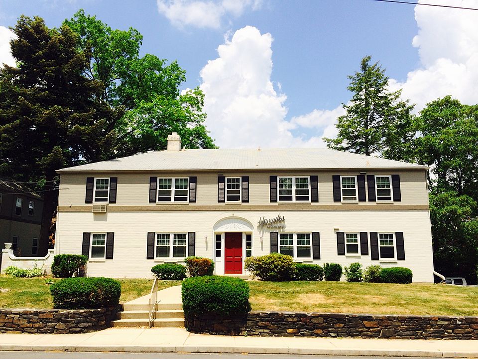 Hampden Manor