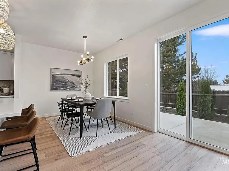 1533 N Pineview Ln — Photo 9