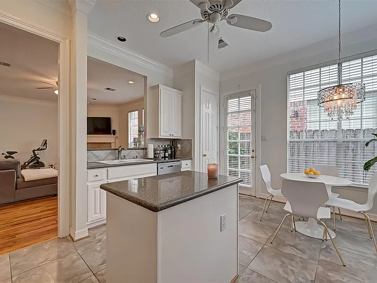 5917 Dolores St #D — Photo 8