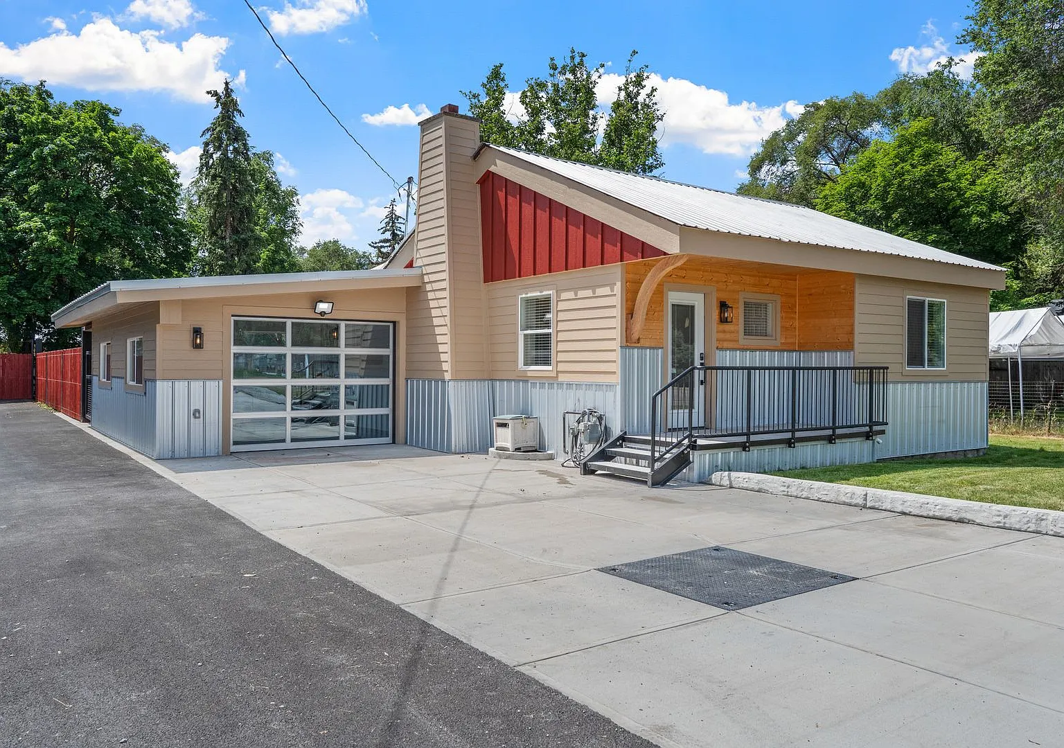 Complete Rebuild Modern Finishes 3 Bedroom 2 Bath Spokane Valley Home fenced backyard — Photo 1
