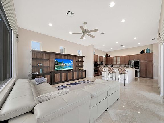 3rd image of 6930 NW 116th Avenue
