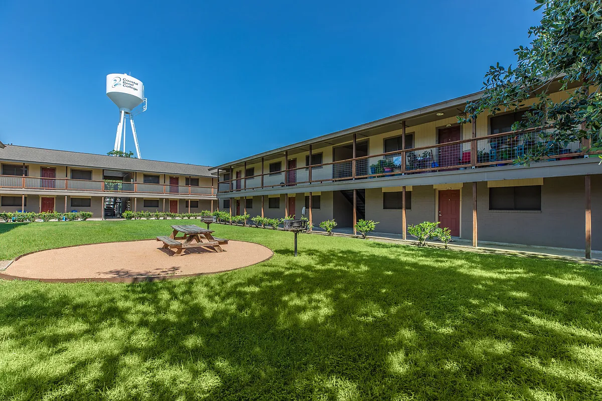 Building Photo - Eagles Landing