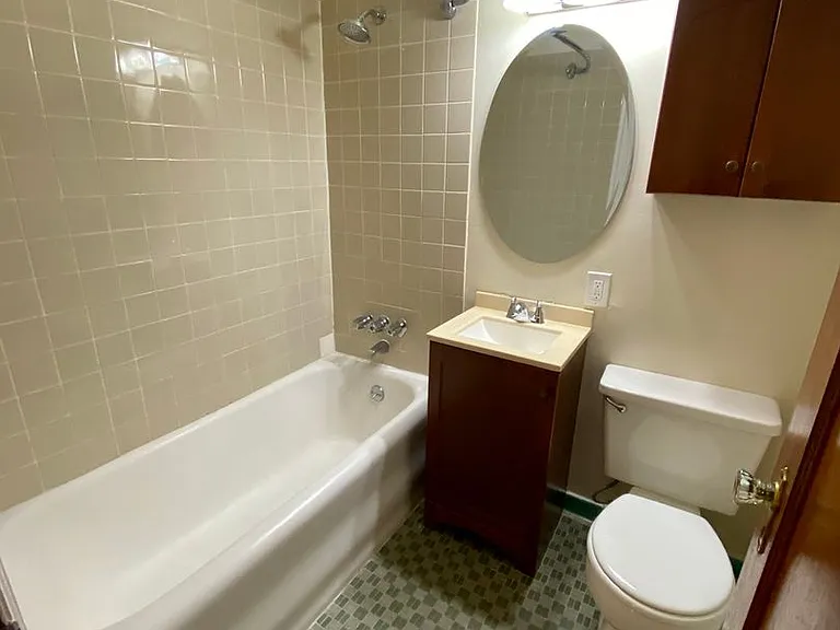 Parkway Apartments — Photo 7