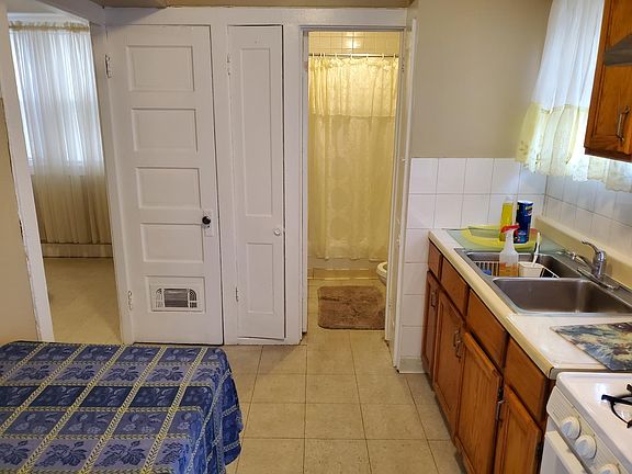 3rd image of 6244 N Claremont Ave