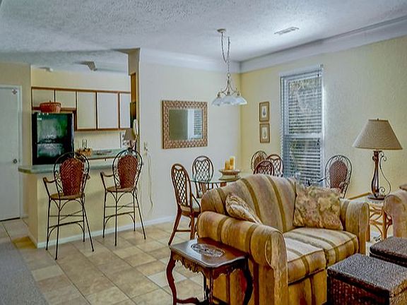 2nd image of 321 Pelican Cir #A
