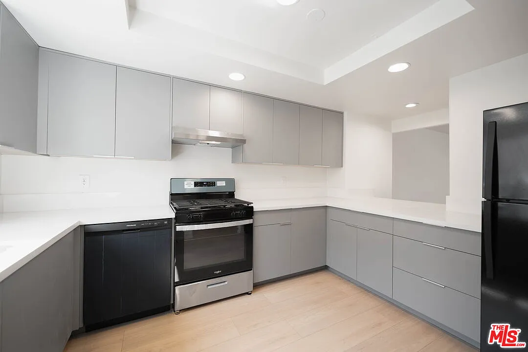 Building Photo - 5327 Lexington Ave #B