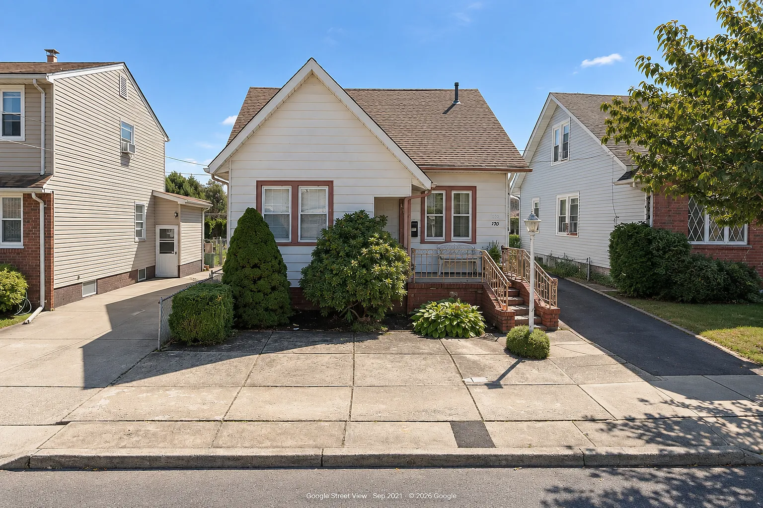 4 bed, 1443 sqft, $3,900 — Photo 1