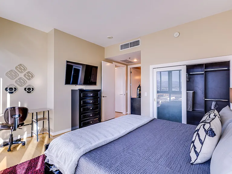 Dean Martin Dr — Photo 13