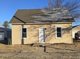 817 Valley St, Mediapolis, IA 52637