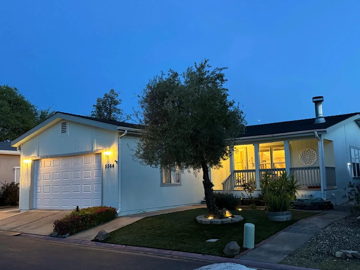 5564 N Park Dr photo 1