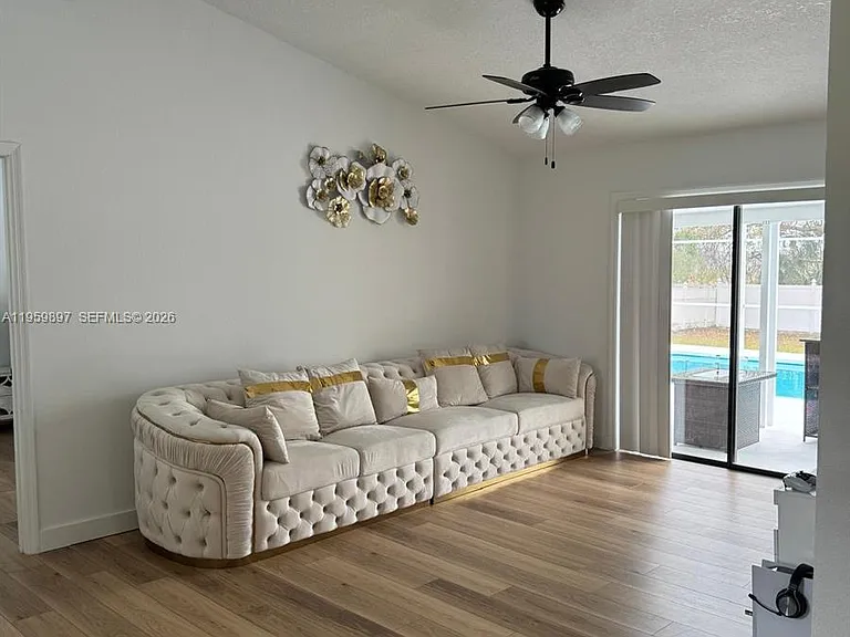 2359 Kings Crest Rd — Photo 2