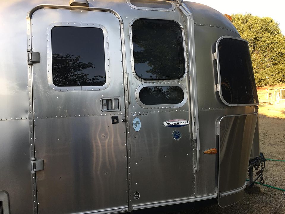 25_ 75th Year Limited Edition AIRSTREAM SAFARI INTERNATIONAL OCEAN BREEZE