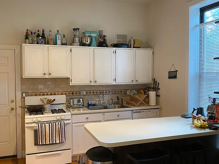 1256 N Wolcott Ave #2 — Photo 6