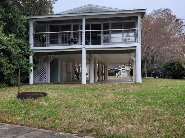 176 SE 241st St, Suwannee, FL 32692