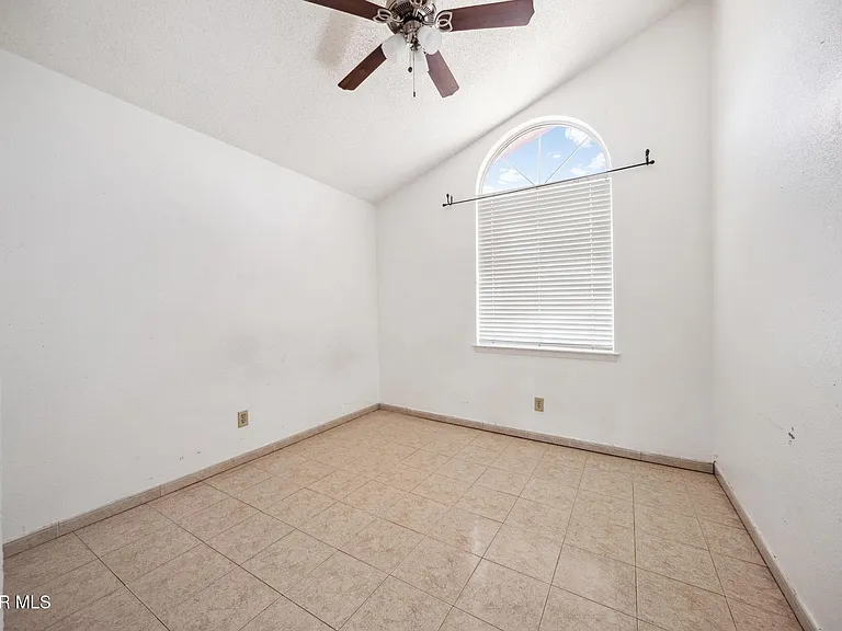 11648 Lake Erie Dr — Photo 19