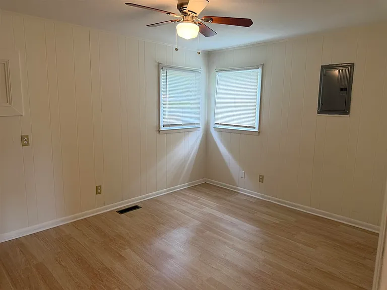 1456 Longview Dr — Photo 9