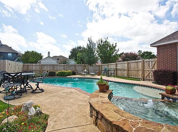 2nd image of 8414 Lake Bend Dr