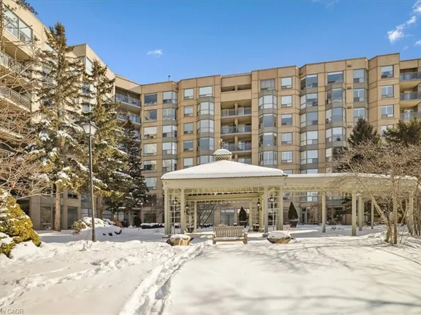 2511 Lakeshore Rd W #317, Oakville, ON L6L 6L9