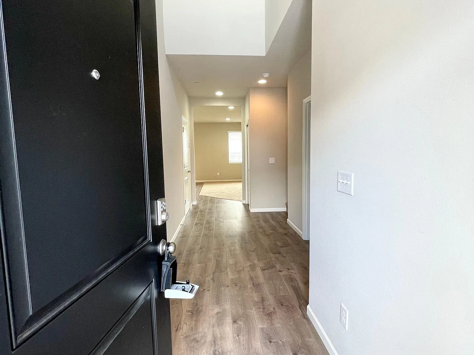 3 bed, 2290 sqft, $2,995 — Photo 2