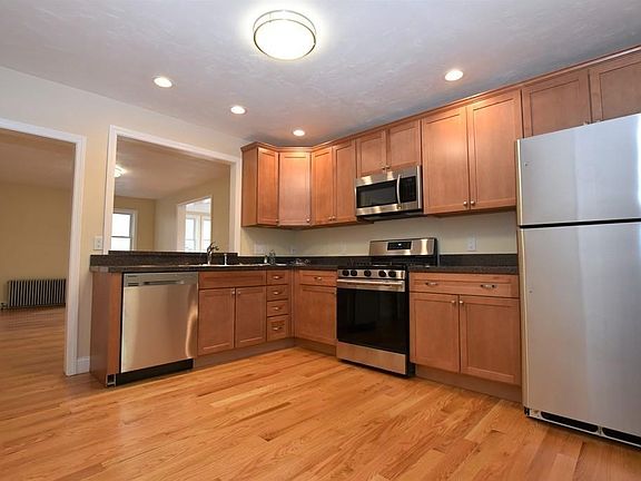 3rd image of 23 Sawin St #23