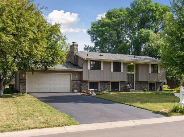 17300 Barberry Cir, Eden Prairie, MN 55346