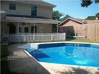 3rd image of 813 Ashwood Dr E