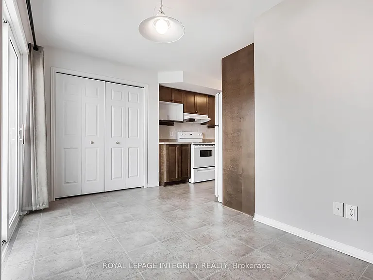 888 Longfields Dr — Photo 10