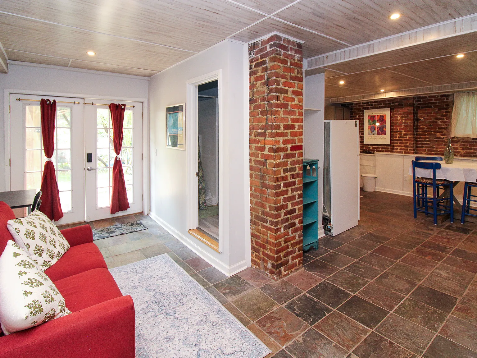 Studio, 450 sqft, $1,150 — Photo 2