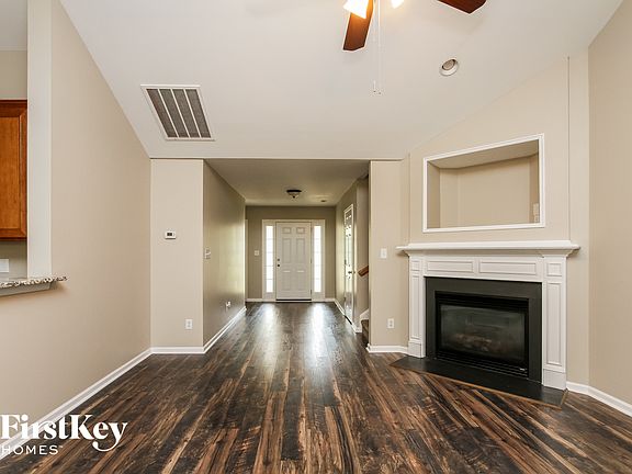 2nd image of 1918 Sugarbush Dr