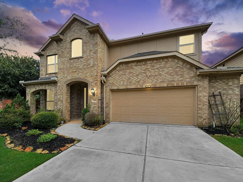 23714 Via Viale Dr