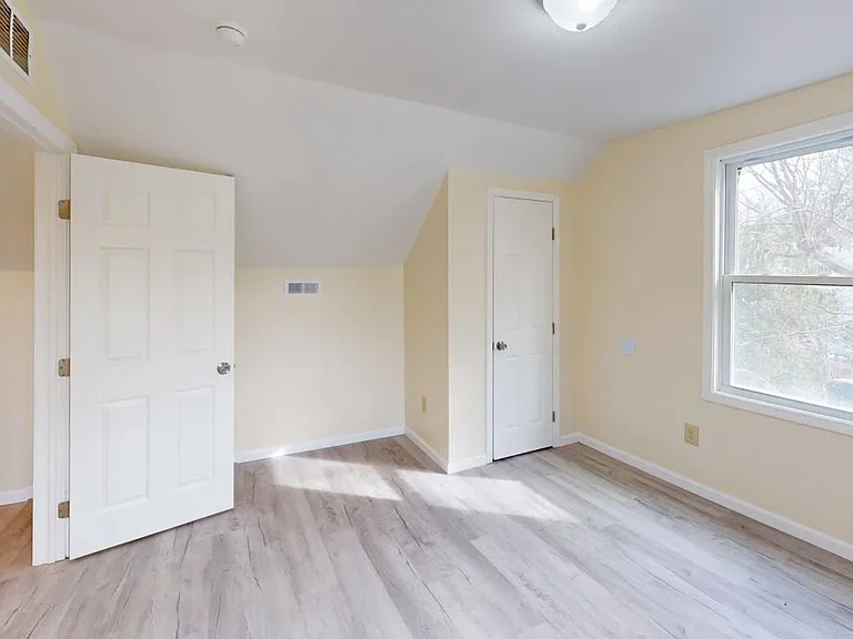 83 Nash St — Photo 6