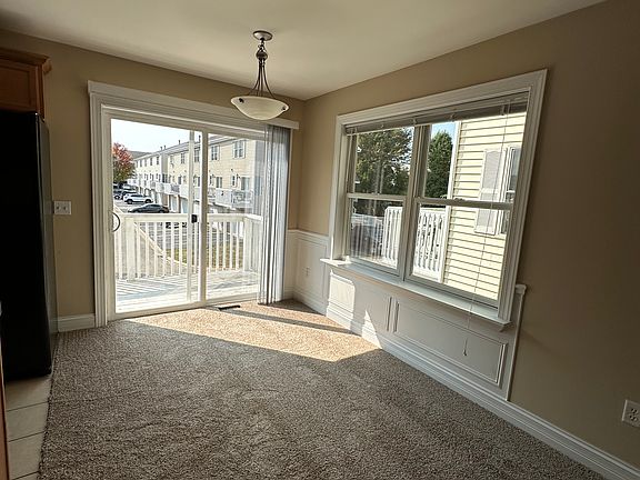 Eating area and access to deck