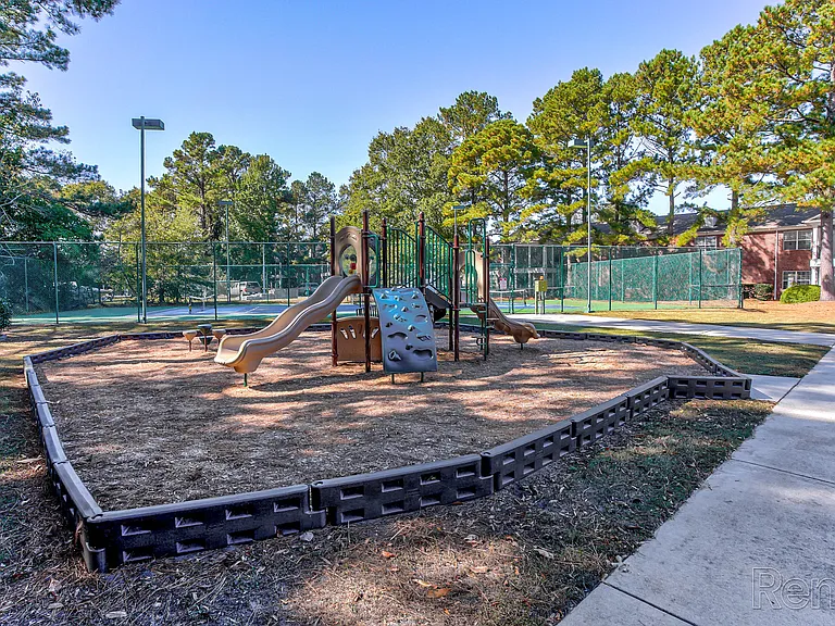 Barclay Place Apartments — Photo 22