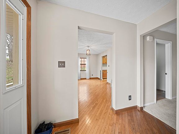 5th image of 611 Avery Ct