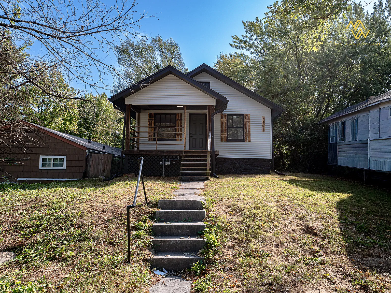 3 bed, 1073 sqft, $1,700 — Photo 1