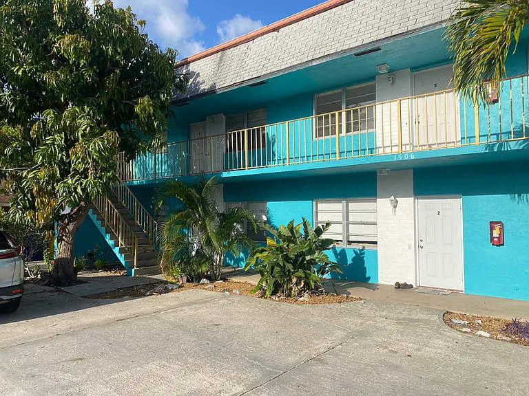 Nice, clean 2 BR 1 BA apartment in very convenient location! Only 5 minutes from Publix and 15-minutes from the beach!