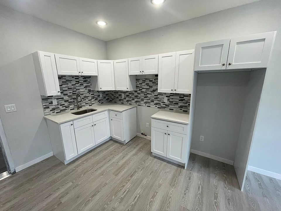 1st image of 127 16th Ave #1